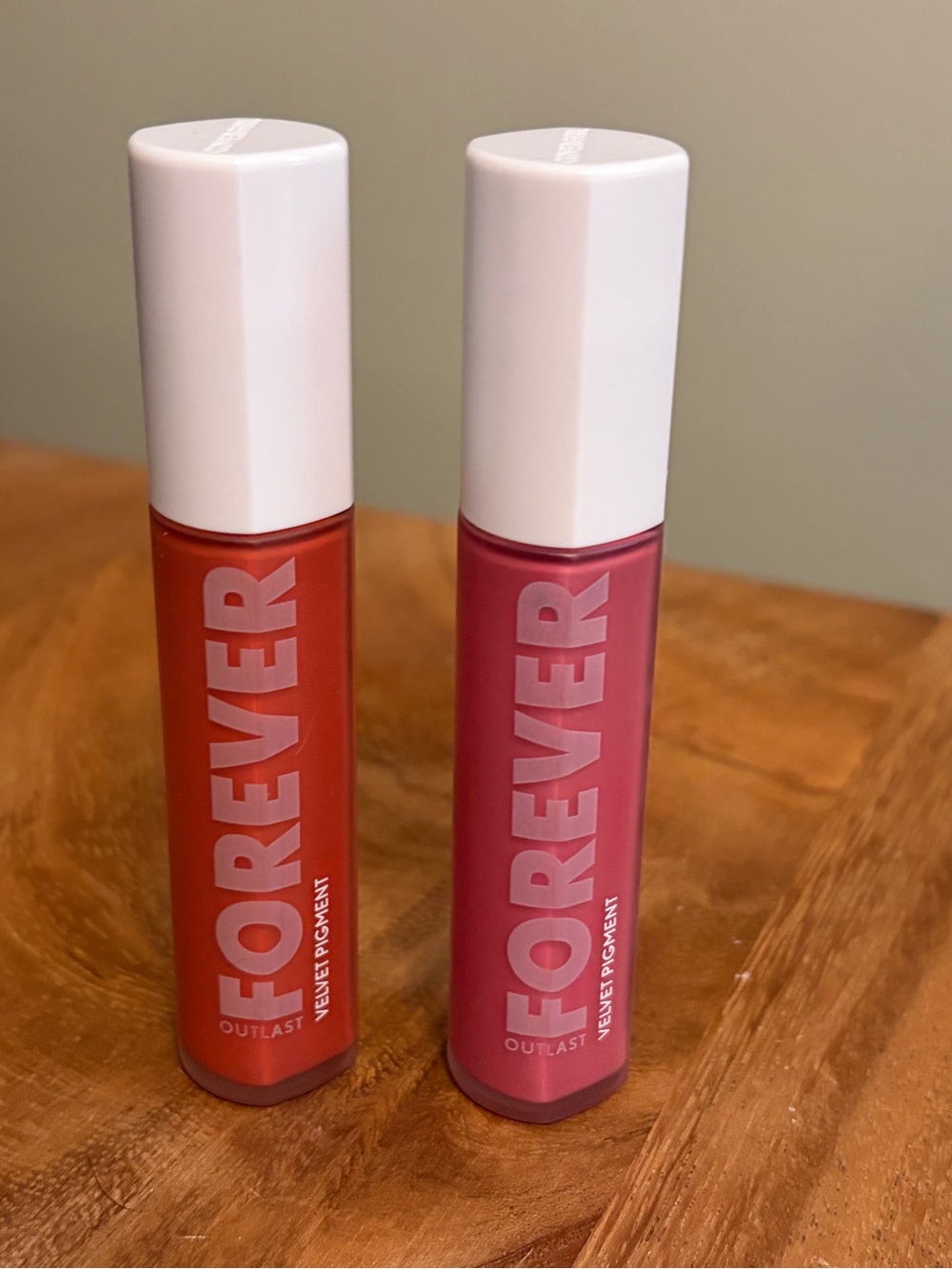 2 Covergirl Forever Velvet Pigment